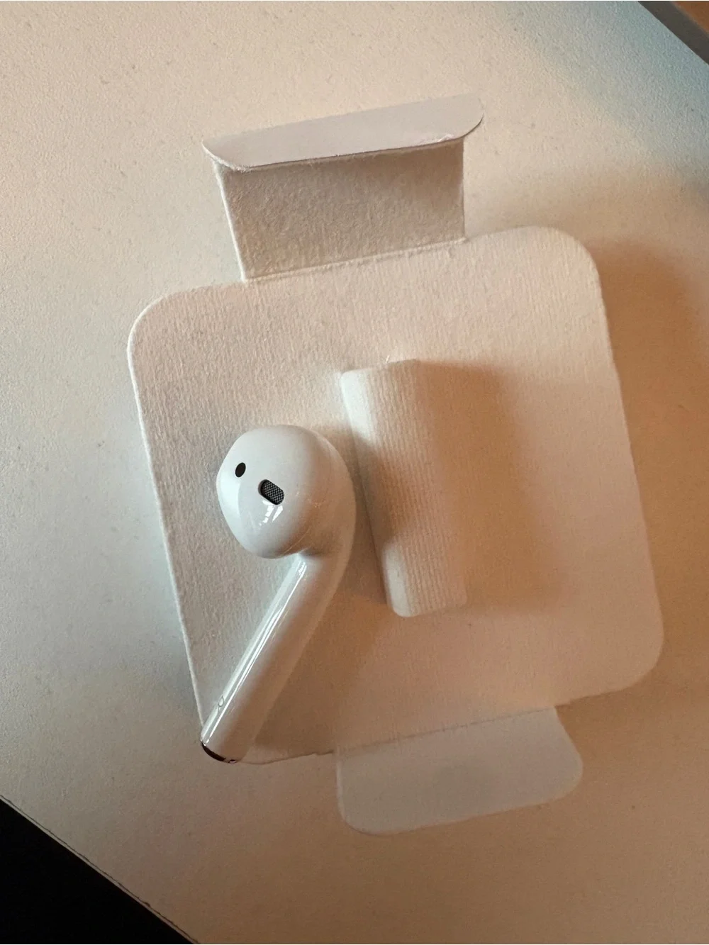 Apple White Wireless Earbud Headphone (Single right)